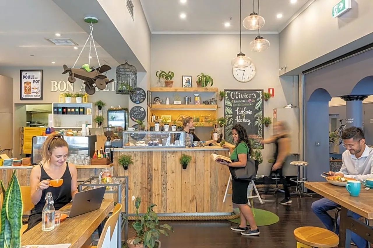 Best Western Melbourne City — rooms and atmosphere