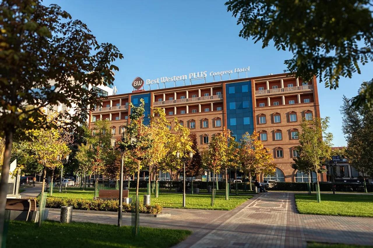 Best Western Plus Congress Hotel — rooms and atmosphere