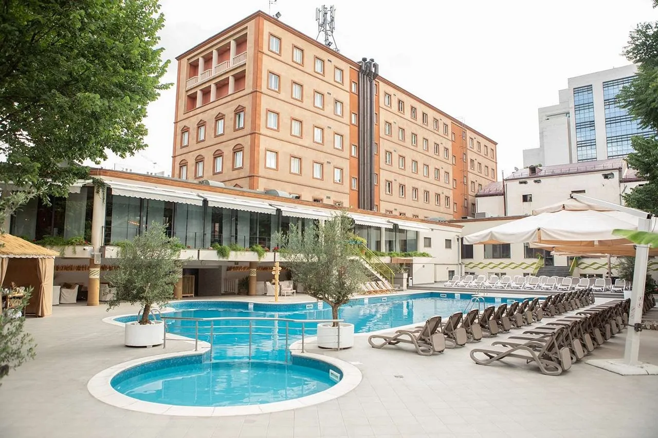 Best Western Plus Congress Hotel — rooms and atmosphere