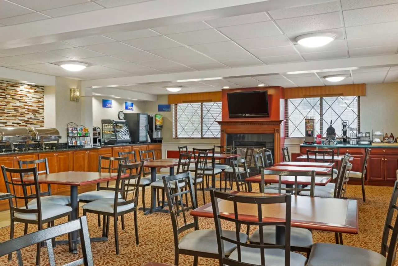 Best Western Plus The Inn at Sharon/Foxboro — rooms and atmosphere