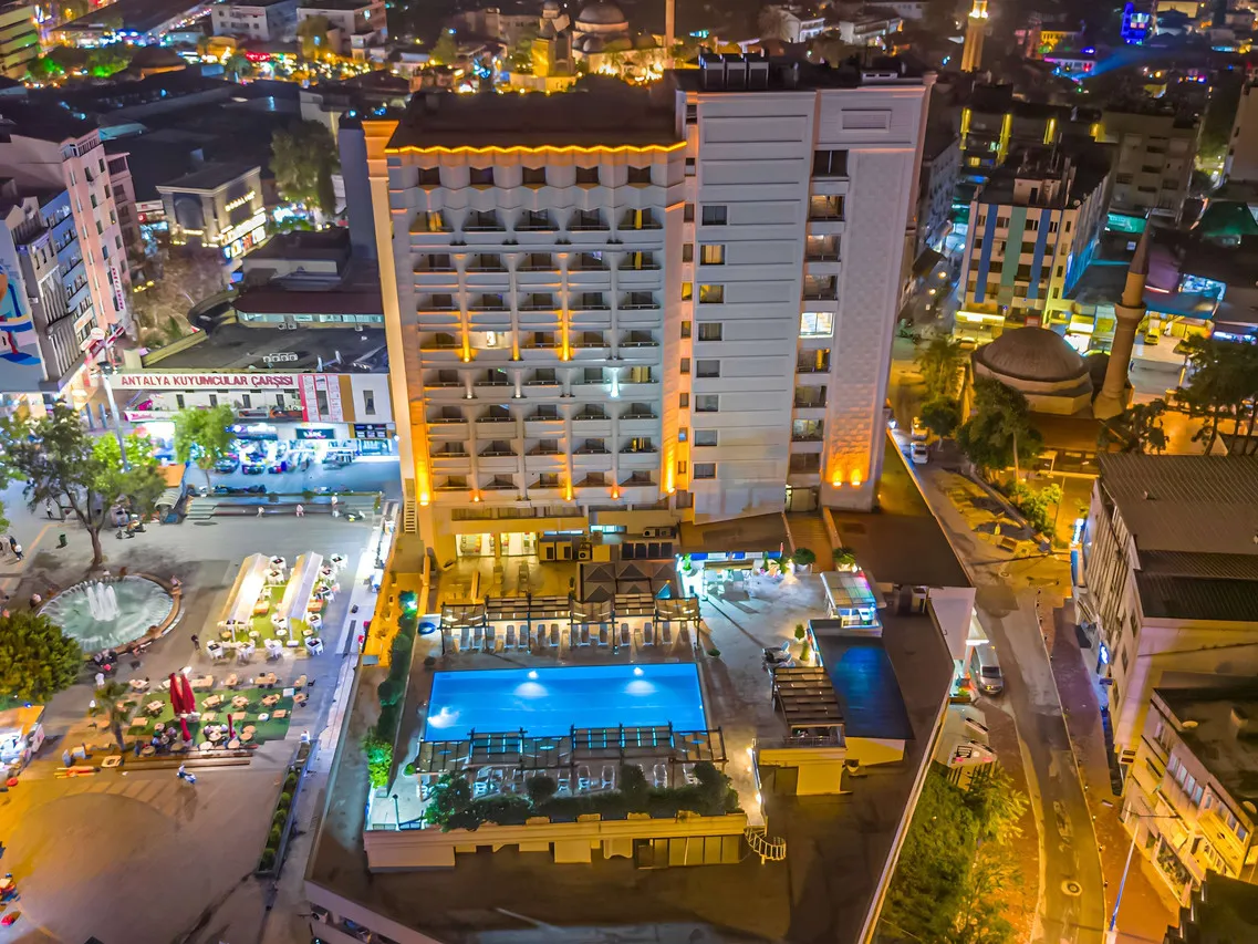 Best Western Plus Khan Hotel — rooms and atmosphere