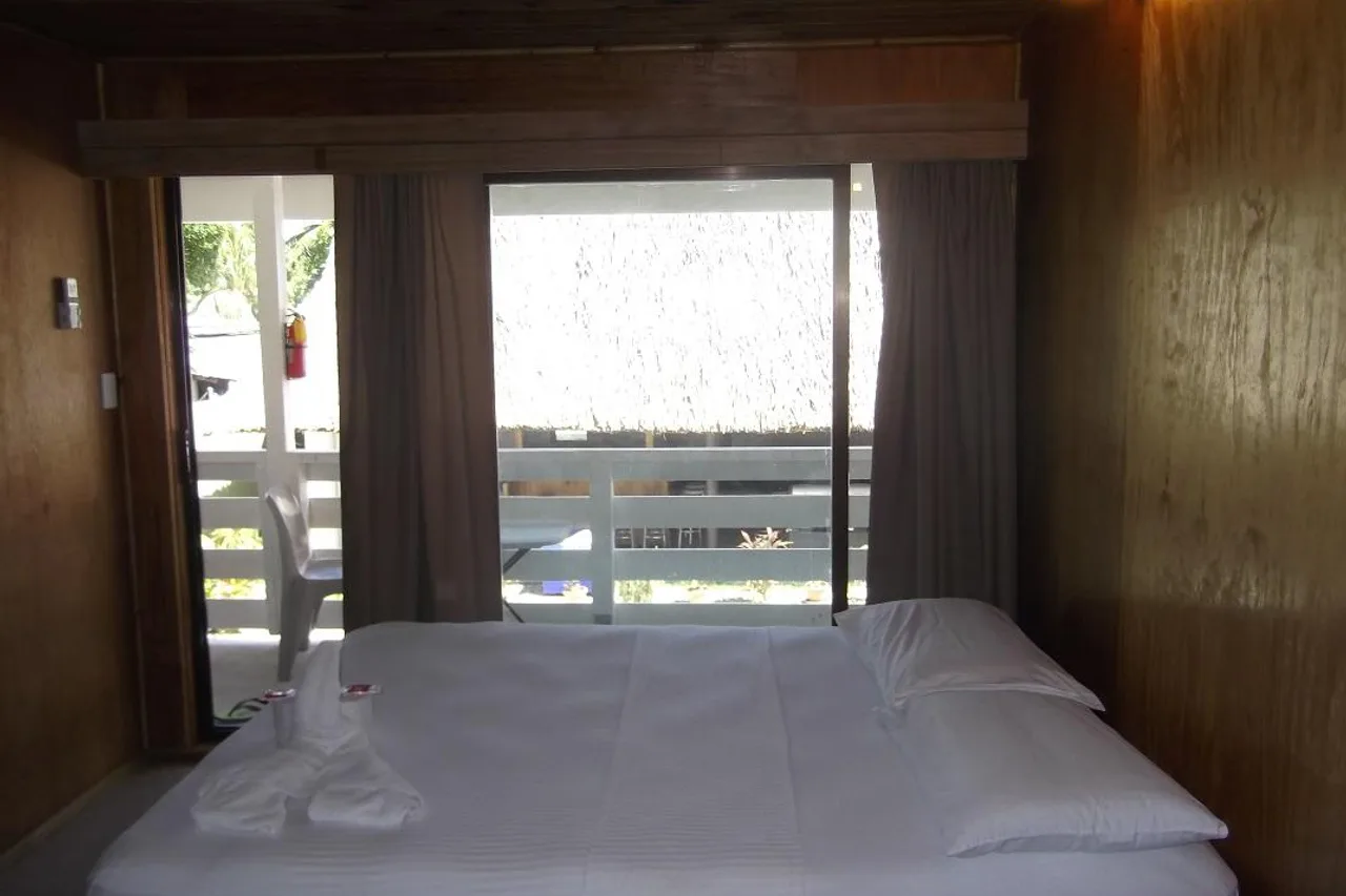 Betio Lodge — rooms and atmosphere
