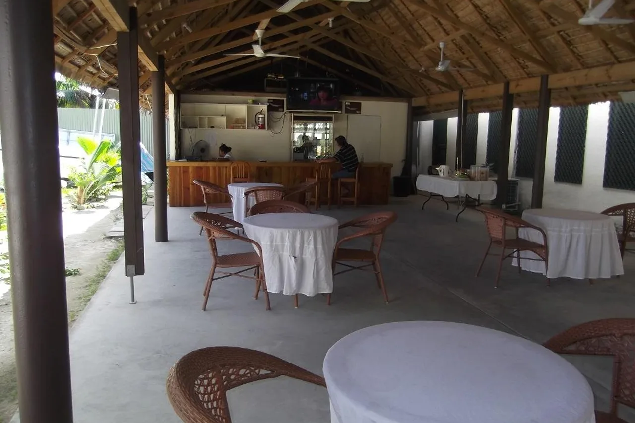 Betio Lodge — rooms and atmosphere