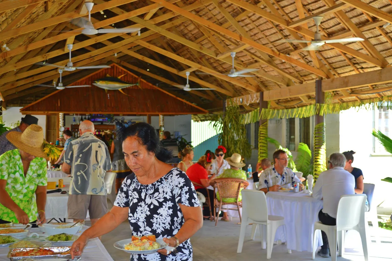 Betio Lodge — rooms and atmosphere