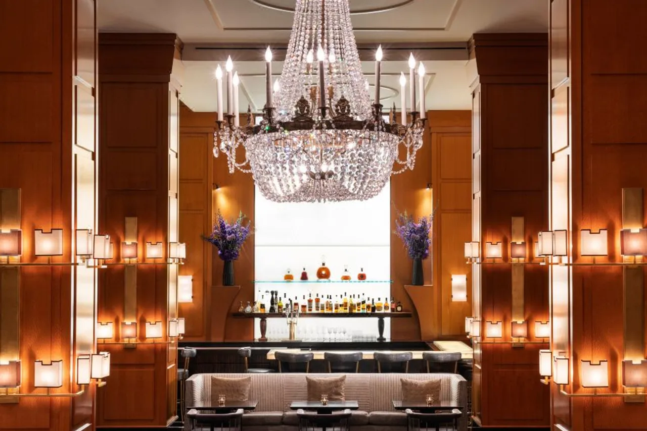 Beverly Wilshire, A Four Seasons Hotel — rooms and atmosphere