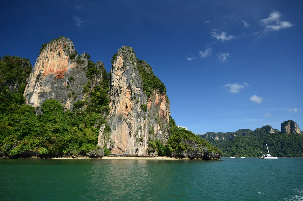 Bhu Nga Thani Resort & Villas Railay — rooms and atmosphere