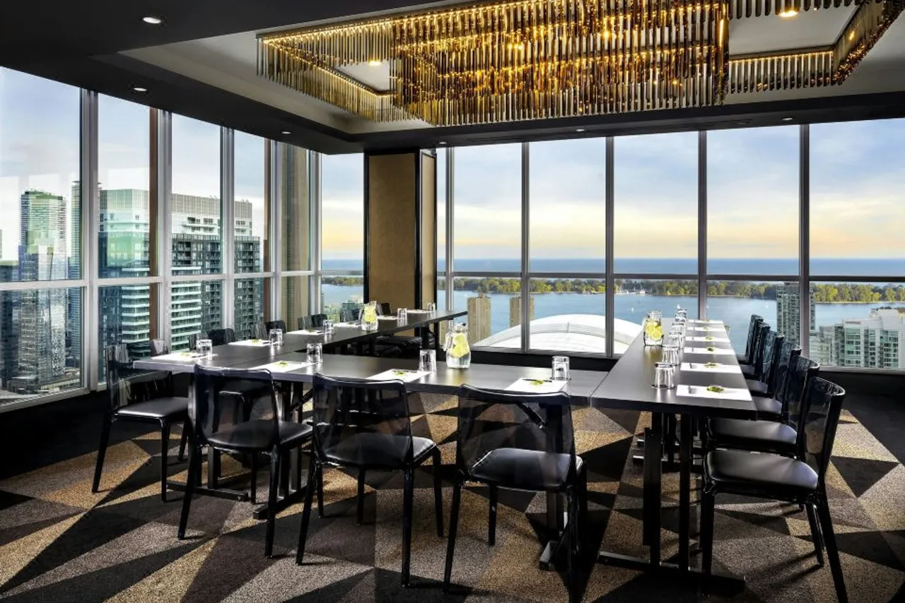 BISHA, a Luxury Collection Hotel, Toronto — rooms and atmosphere