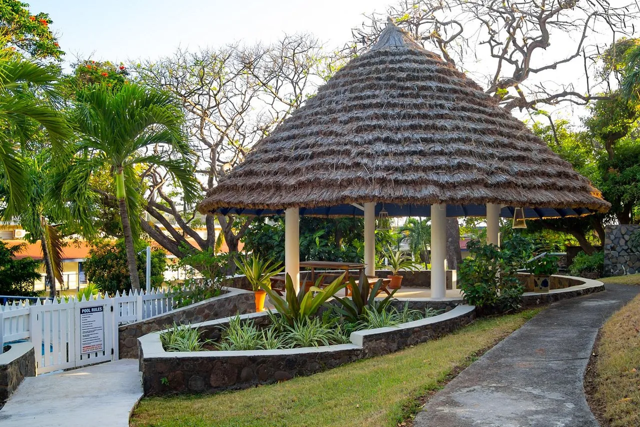 Blue Lagoon Hotel &amp; Marina — rooms and atmosphere
