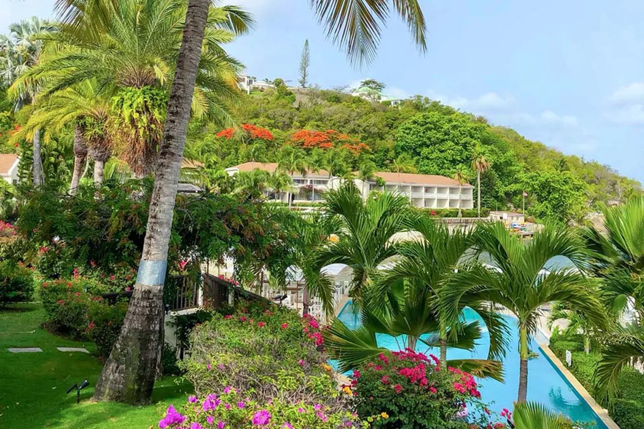 Blue Waters Resort & Spa — rooms and atmosphere