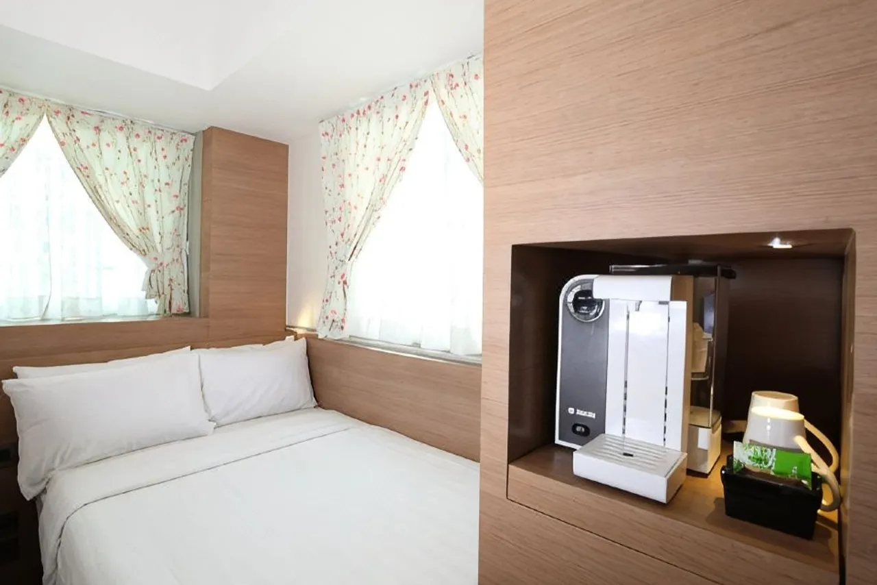 Bluejay Residences Ap Lei Chau — rooms and atmosphere