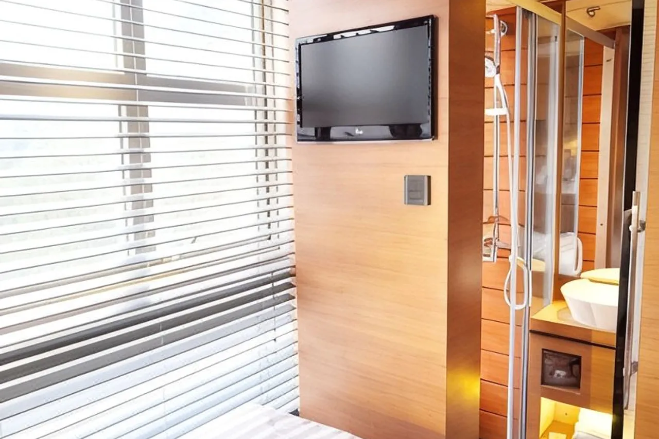 Bluejay Residences Ap Lei Chau — rooms and atmosphere