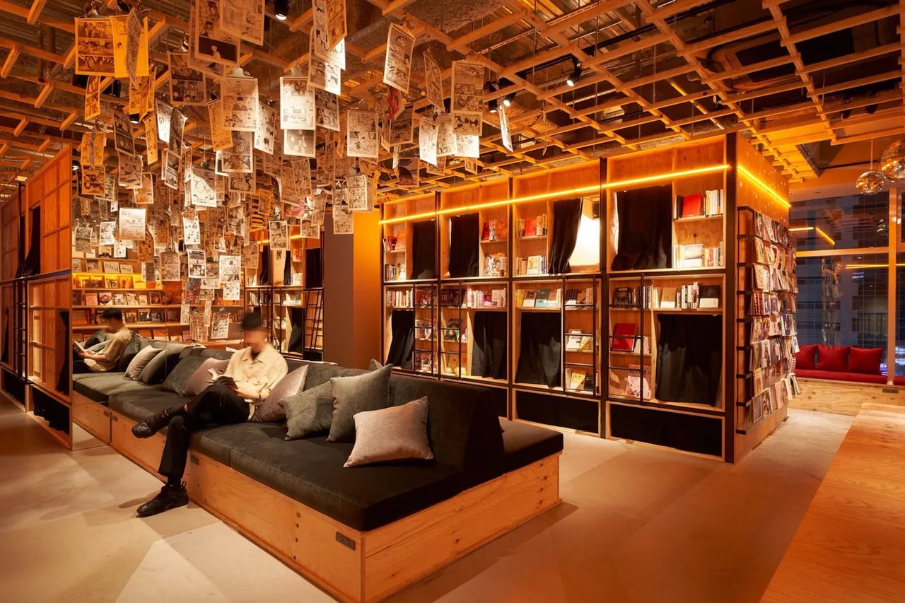 Book and Bed Tokyo Shinjuku — rooms and atmosphere
