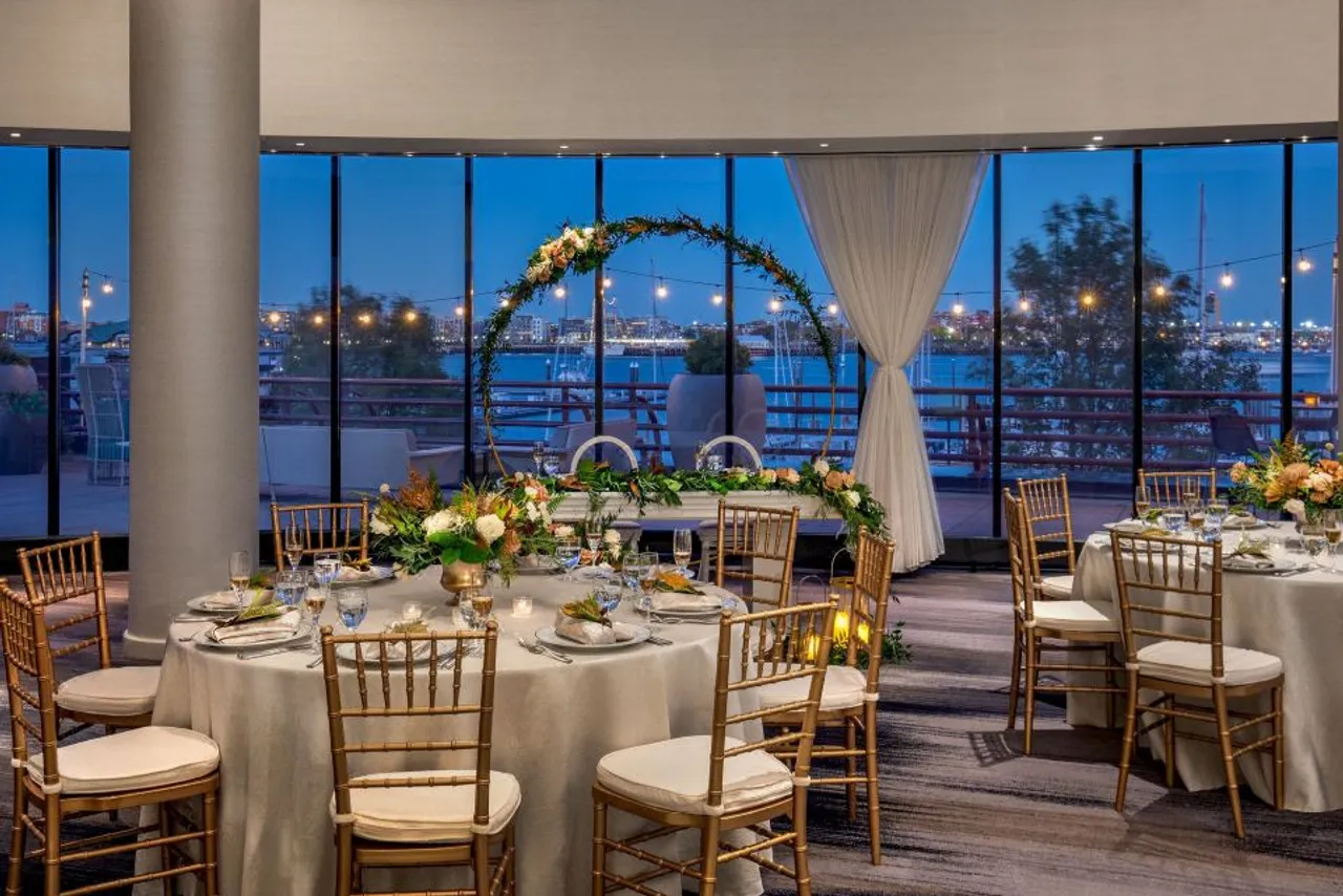 Boston Marriott Long Wharf — rooms and atmosphere