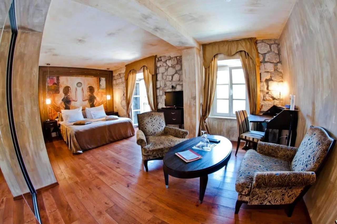 Boutique Hotel Astoria — โคตอร์