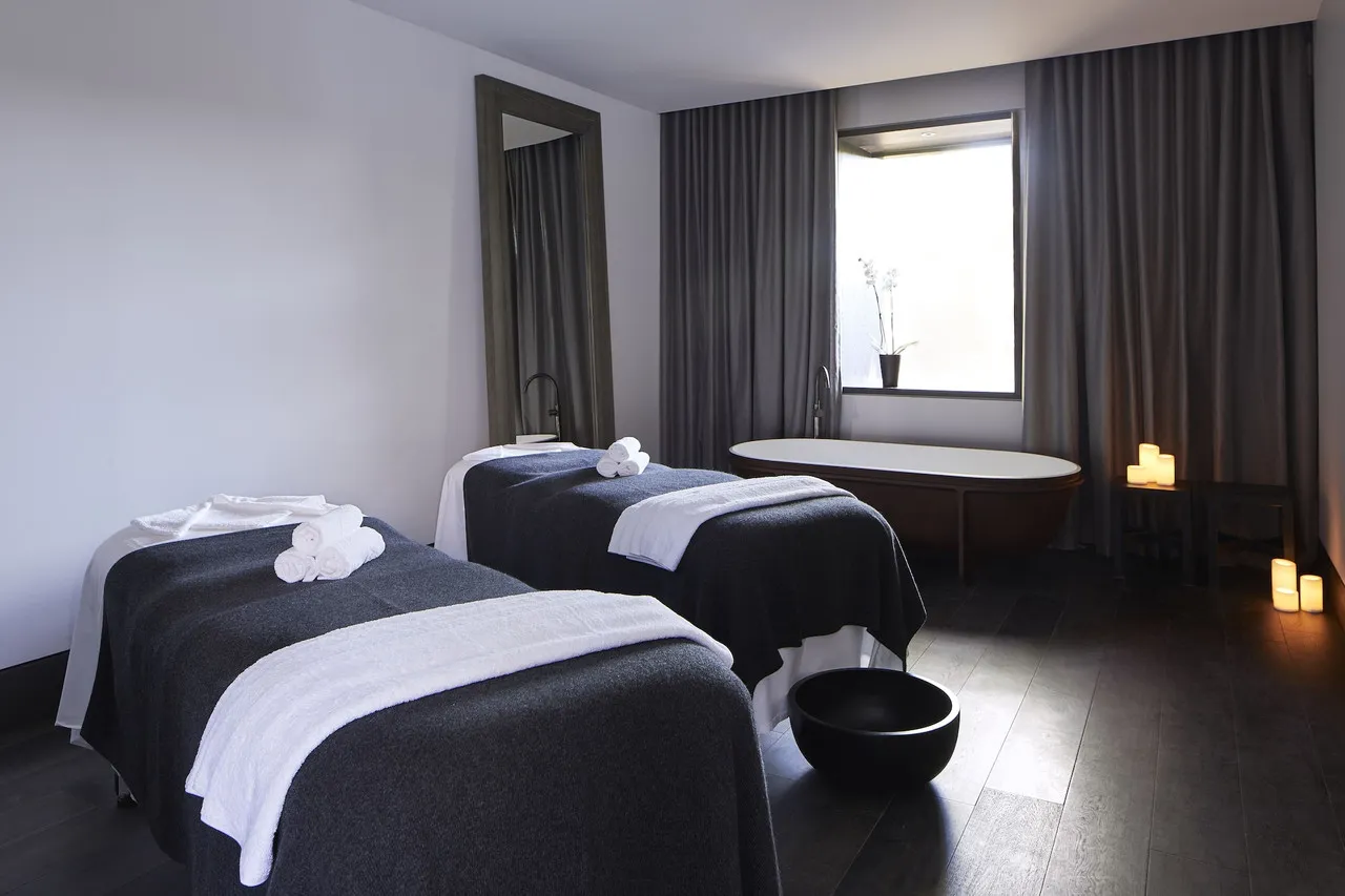 Brassey Hotel — rooms and atmosphere