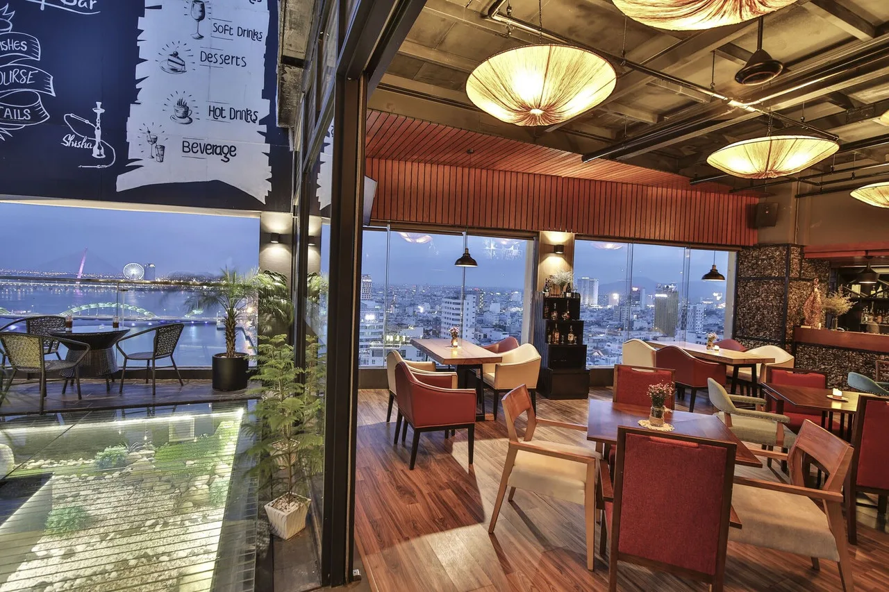 Brilliant Hotel — rooms and atmosphere