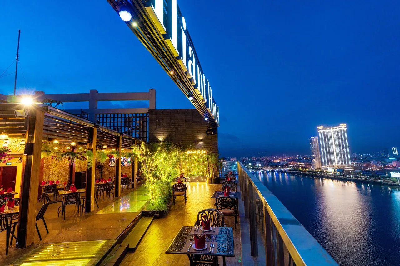 Brilliant Hotel — rooms and atmosphere