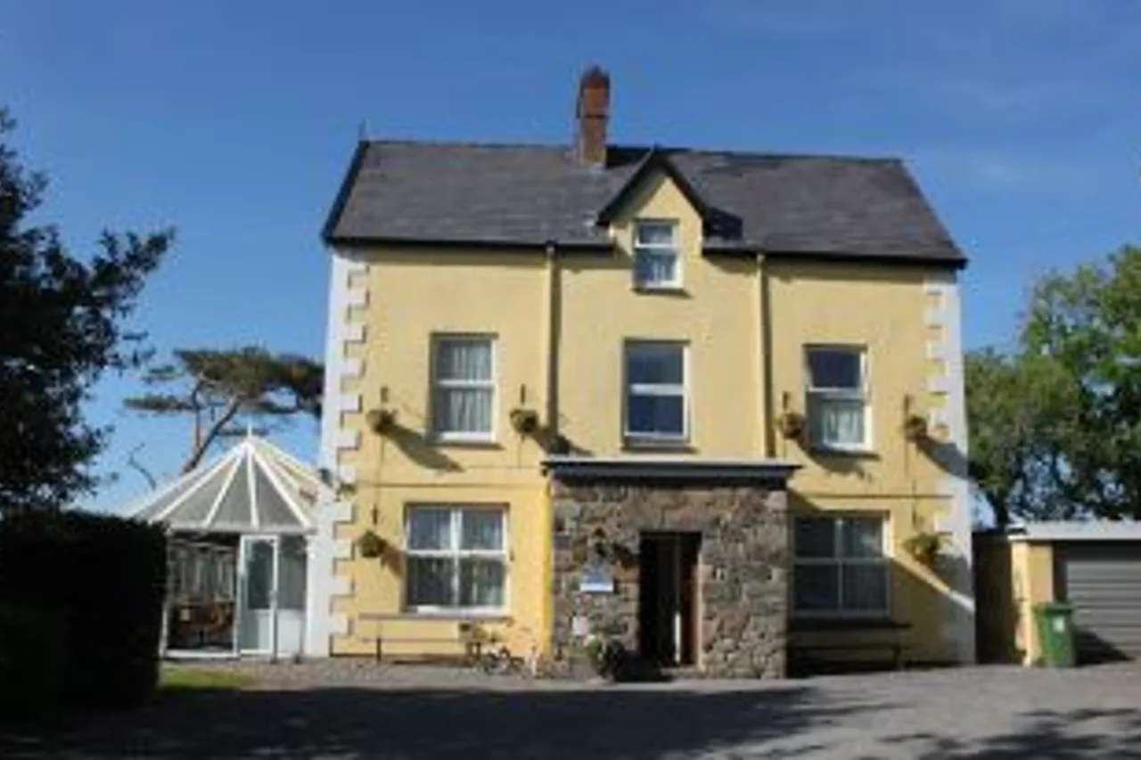Bryn Eisteddfod Country House — rooms and atmosphere