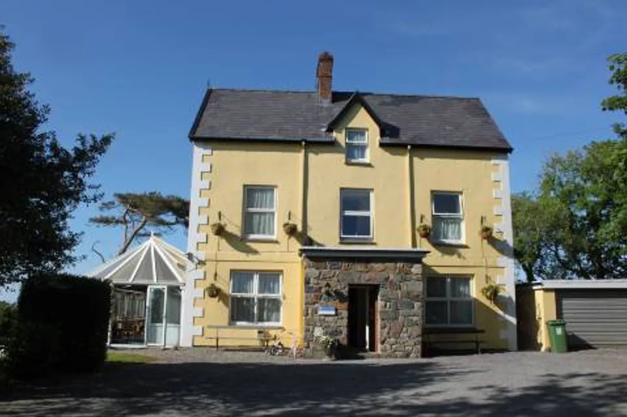 Bryn Eisteddfod Country House — rooms and atmosphere