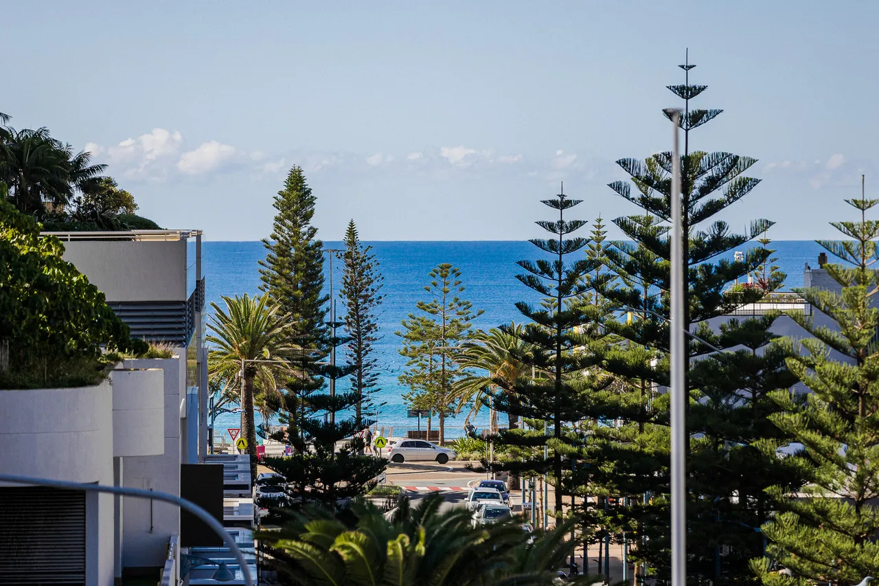 Bunk Surfers Paradise — rooms and atmosphere