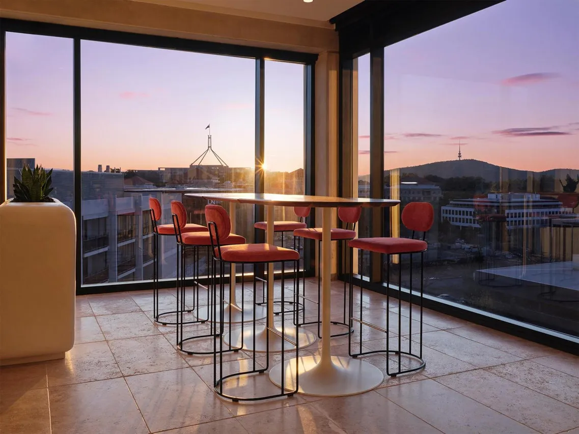 Burbury Hotel — rooms and atmosphere