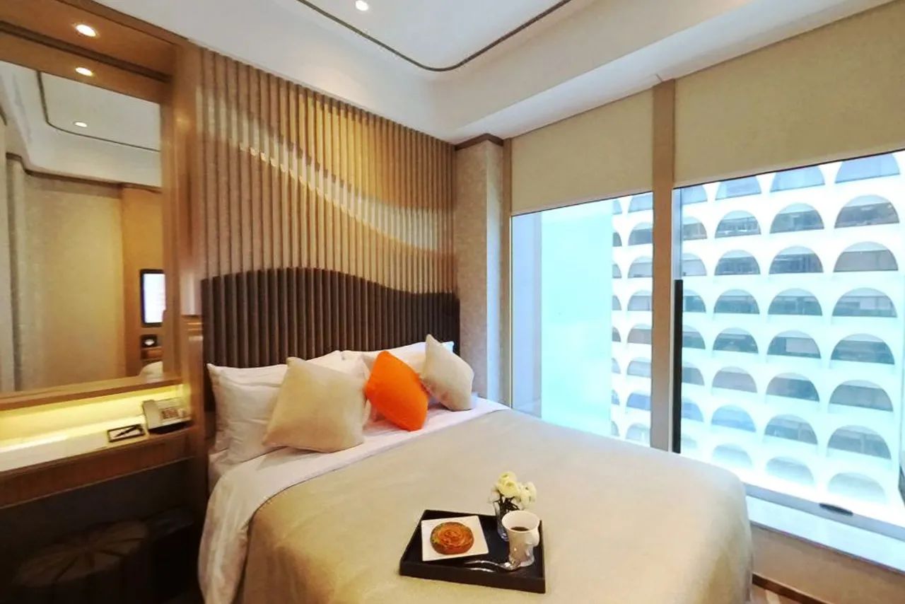 Burlington Hotel — rooms and atmosphere