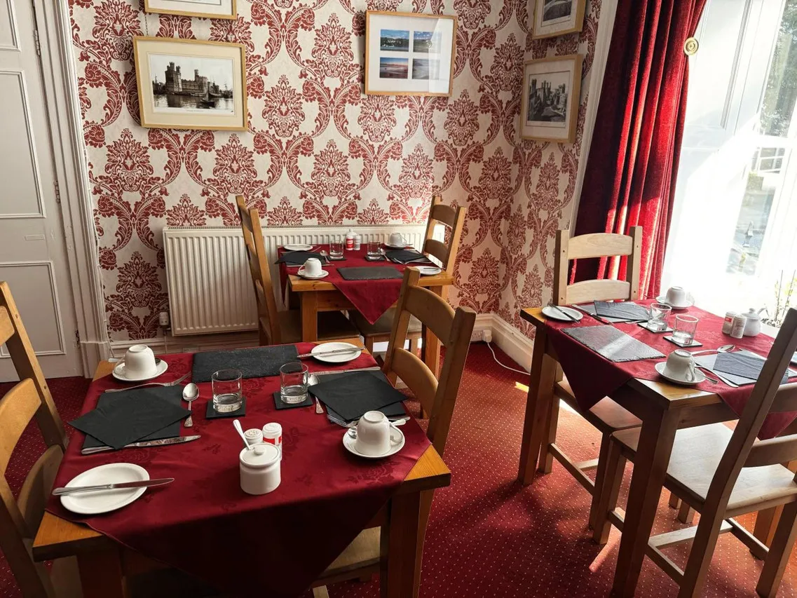 Caer Menai Guesthouse — rooms and atmosphere