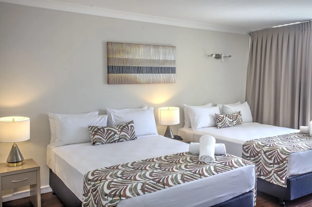 Cairns Plaza Hotel — rooms and atmosphere
