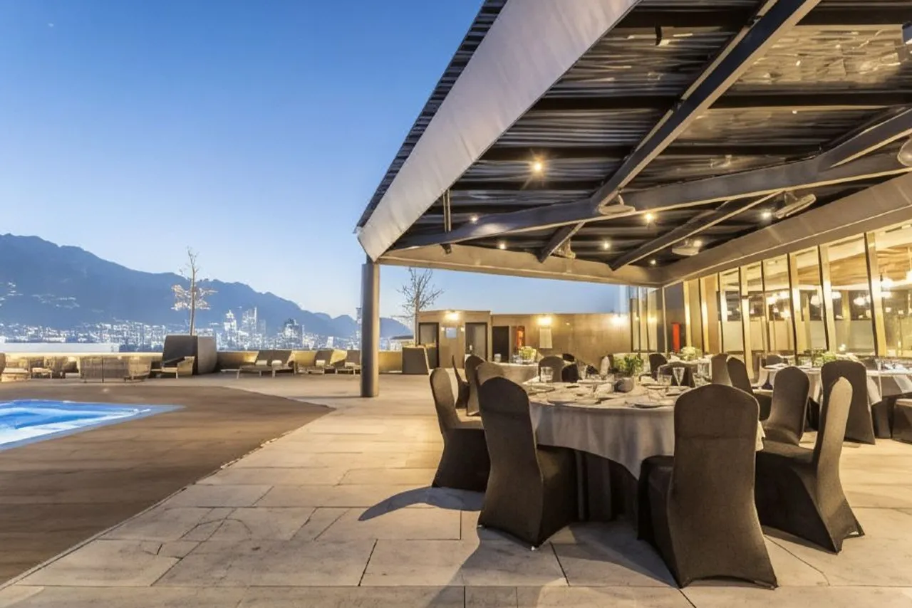 Camino Real Fashion Drive Monterrey — rooms and atmosphere