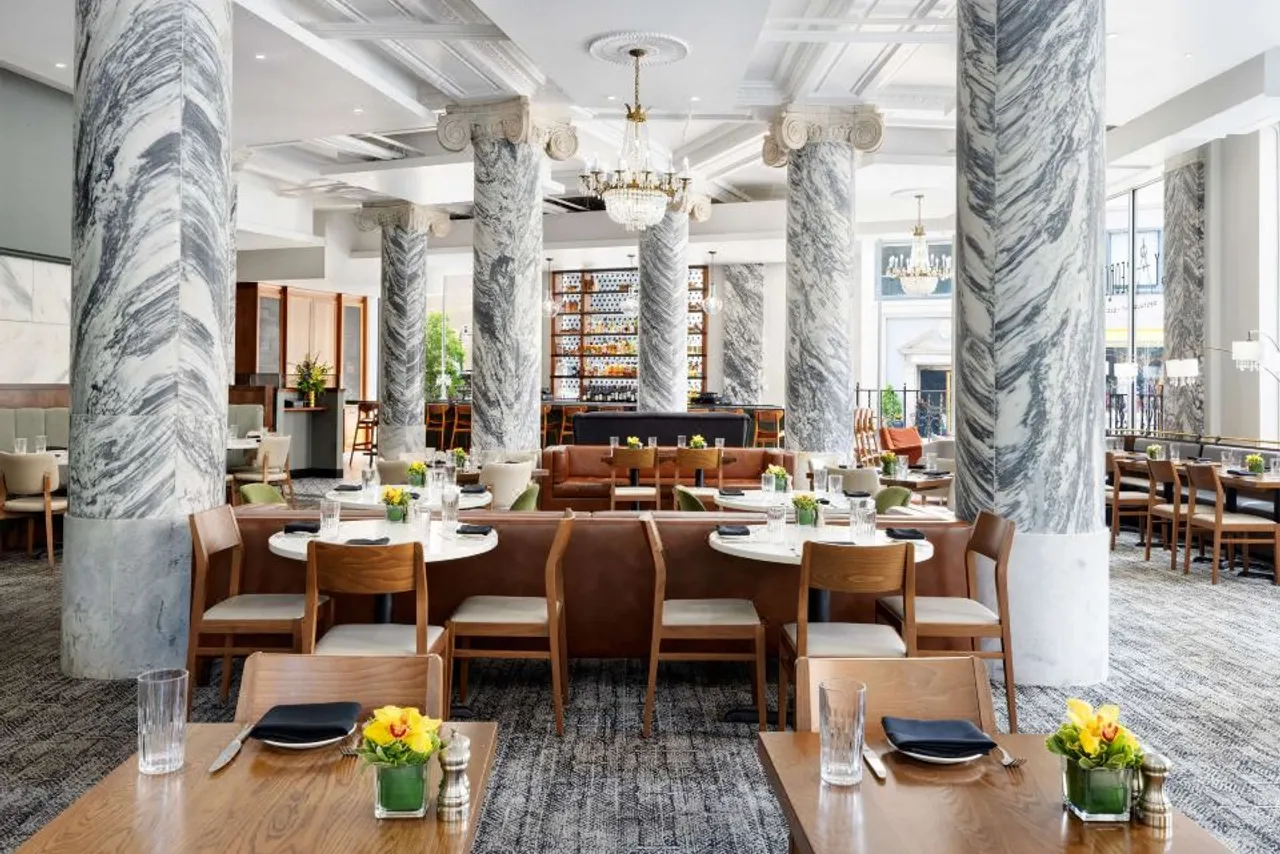 The Candler Hotel Atlanta, Curio Collection by Hilton — rooms and atmosphere