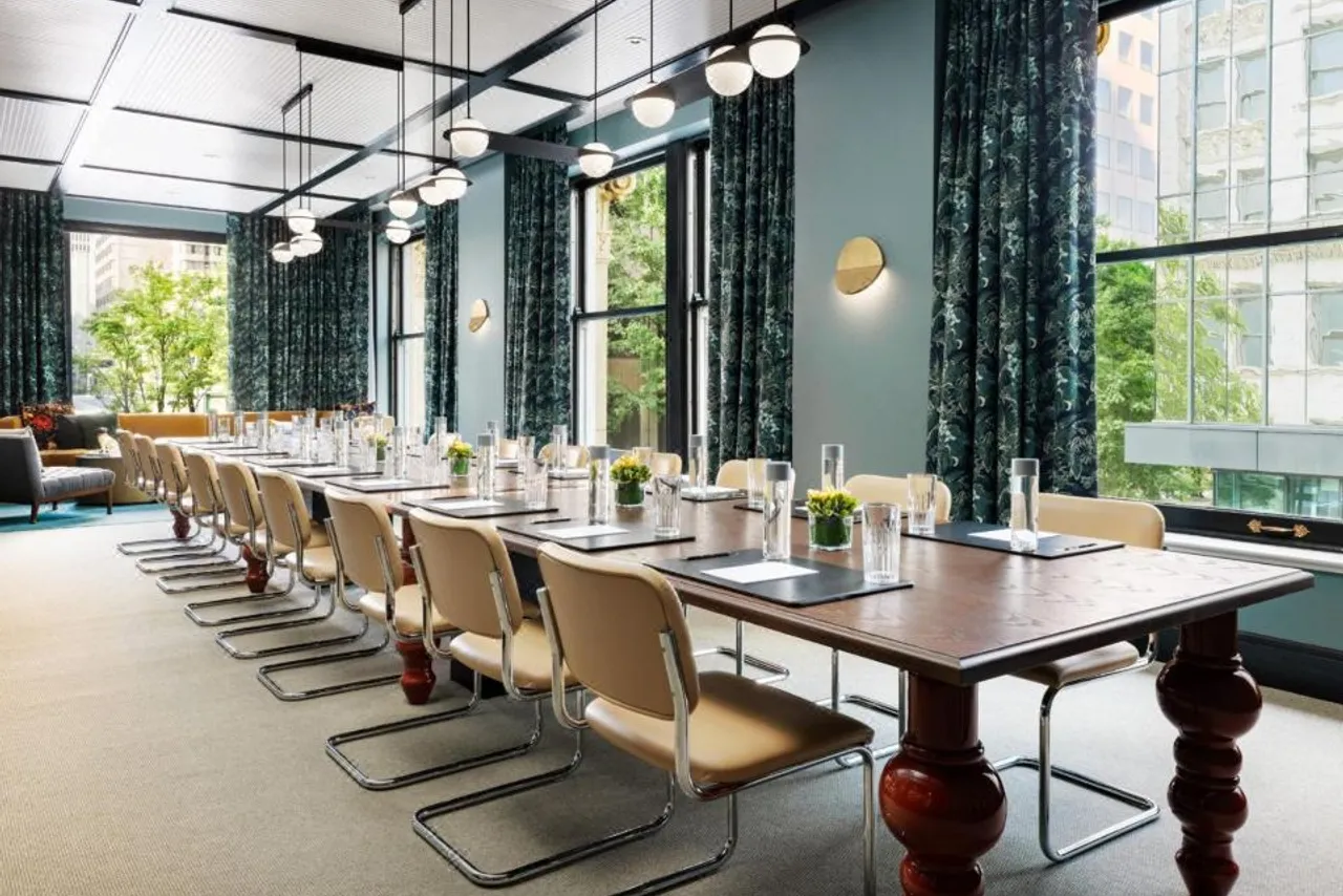 The Candler Hotel Atlanta, Curio Collection by Hilton — rooms and atmosphere