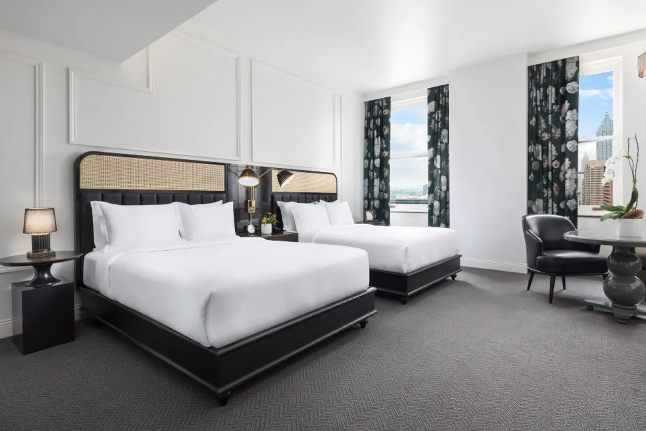The Candler Hotel Atlanta, Curio Collection by Hilton — rooms and atmosphere