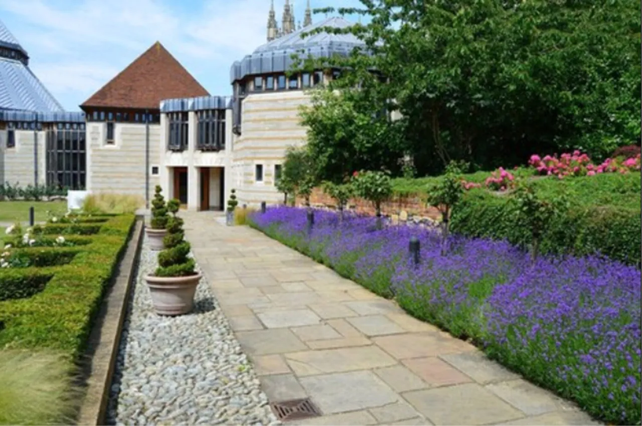 Canterbury Cathedral Lodge — ภาพห้องพักและบรรยากาศ