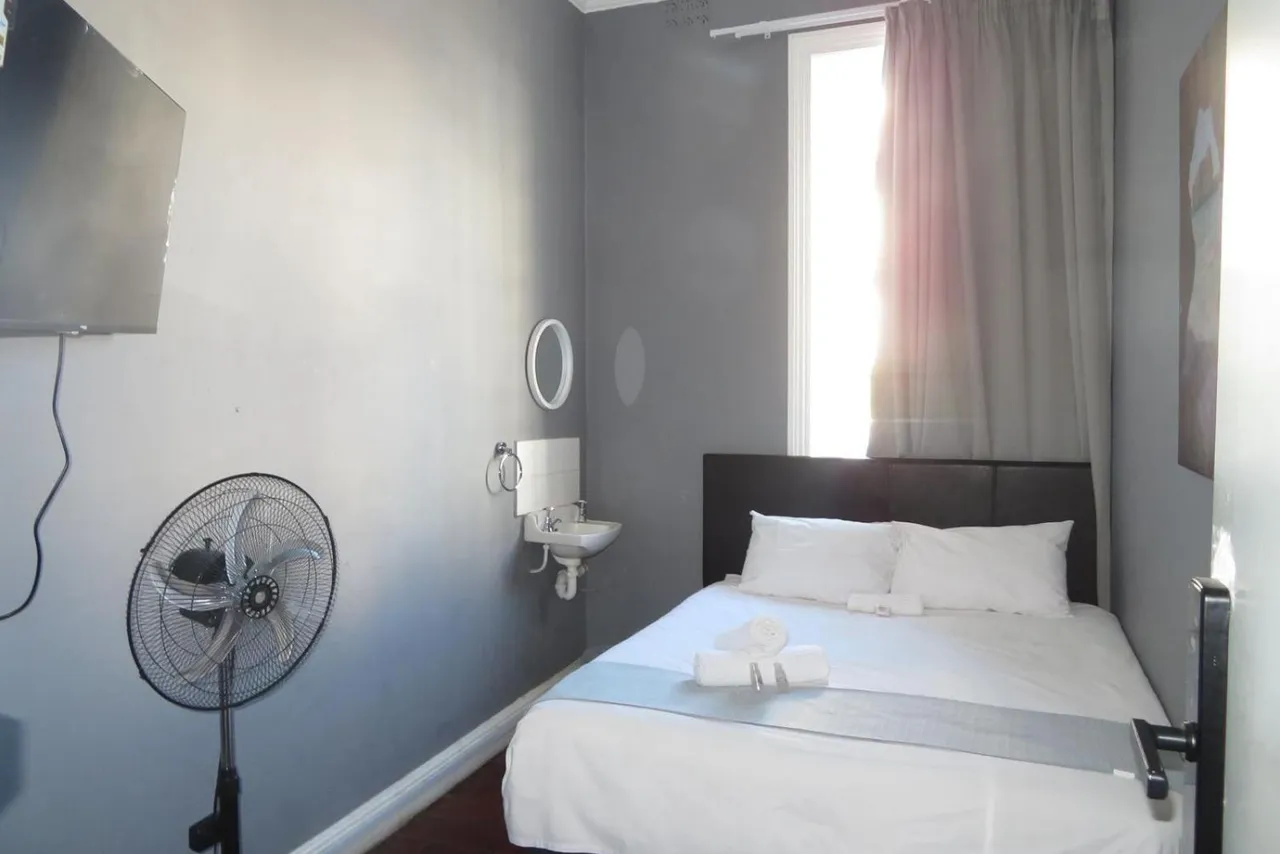 CapePod Sea Point — rooms and atmosphere
