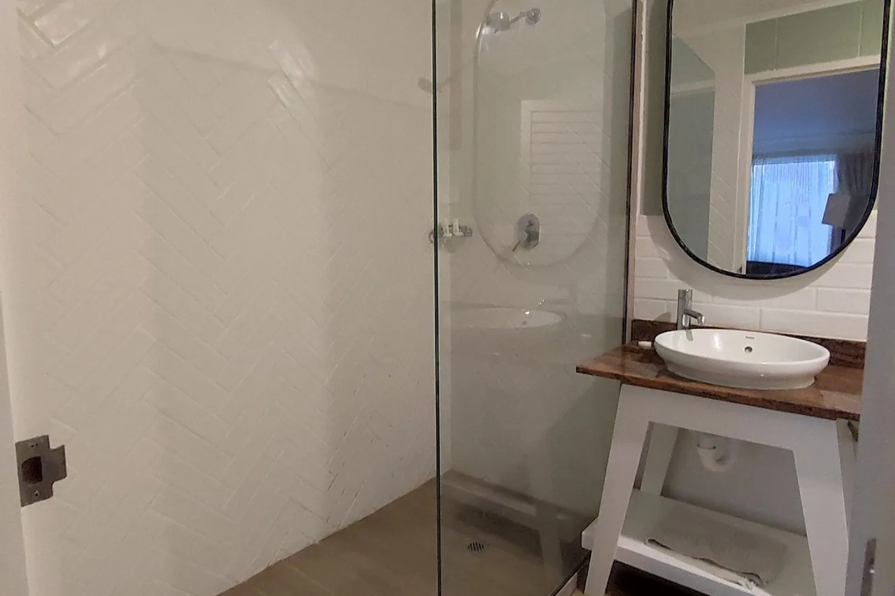 Capricorn Apartment Hotel — rooms and atmosphere