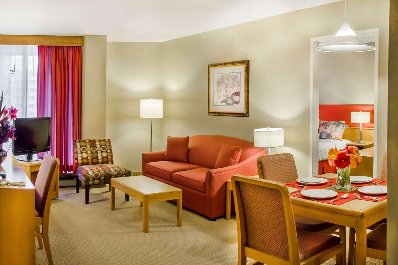 Cartier Place Suite Hotel — rooms and atmosphere