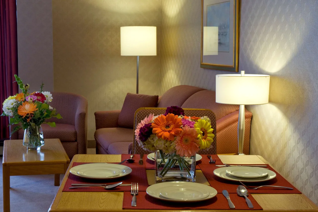 Cartier Place Suite Hotel — rooms and atmosphere