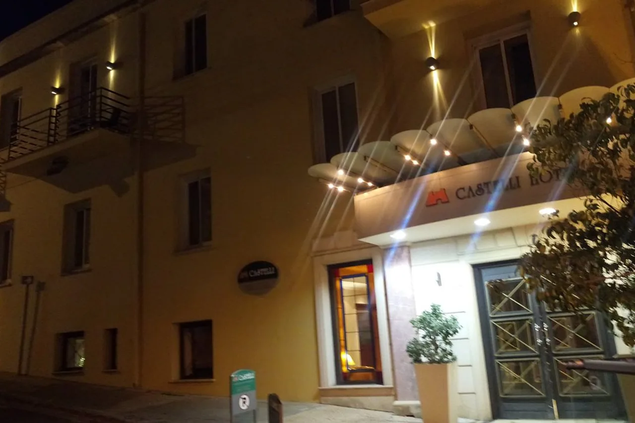 Castelli Hotel Nicosia — rooms and atmosphere