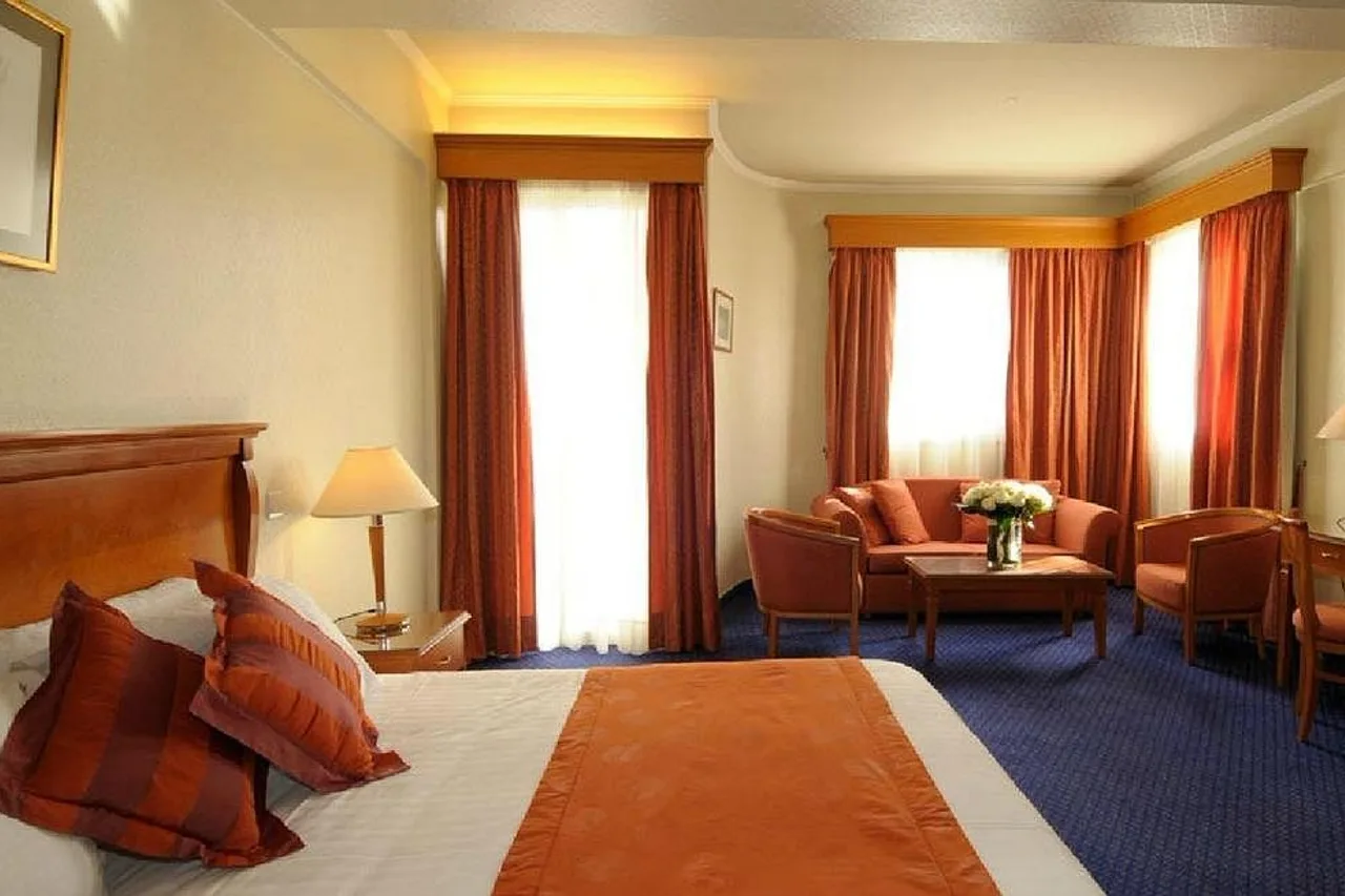 Castelli Hotel Nicosia — rooms and atmosphere