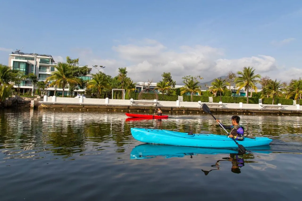 Castle Bayview Resort & Spa — rooms and atmosphere