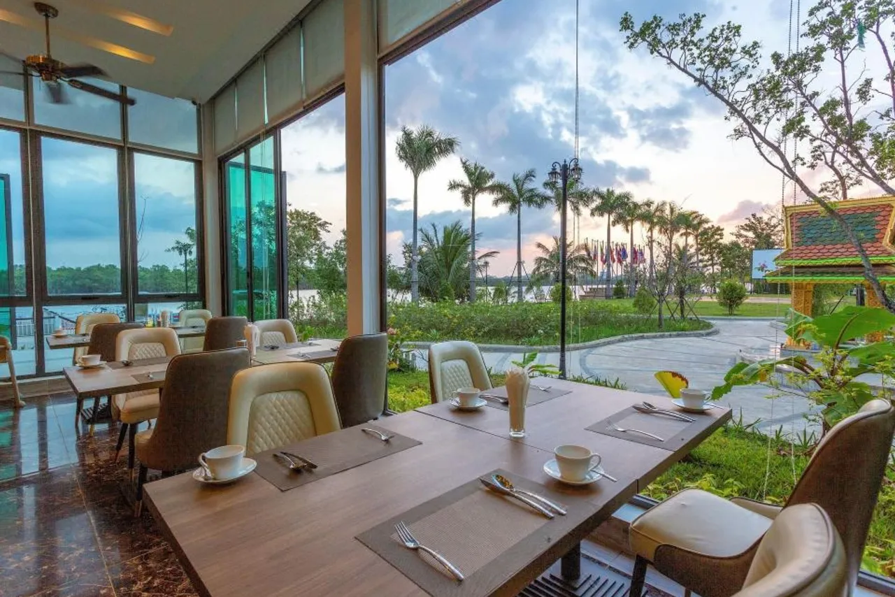 Castle Bayview Resort & Spa — rooms and atmosphere