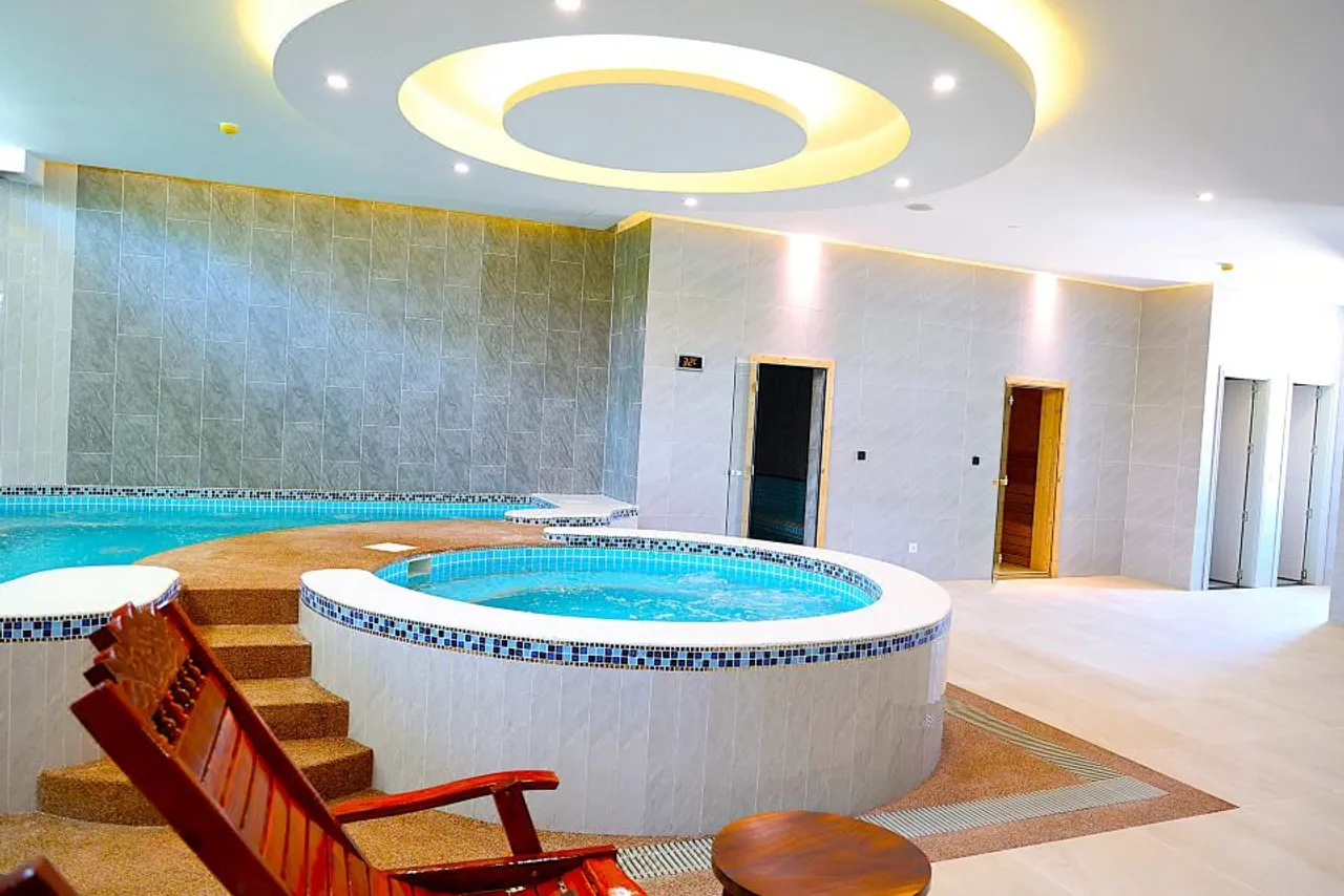 Castle Bayview Resort & Spa — rooms and atmosphere
