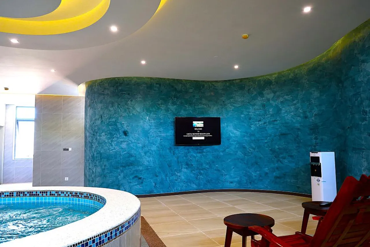 Castle Bayview Resort & Spa — rooms and atmosphere