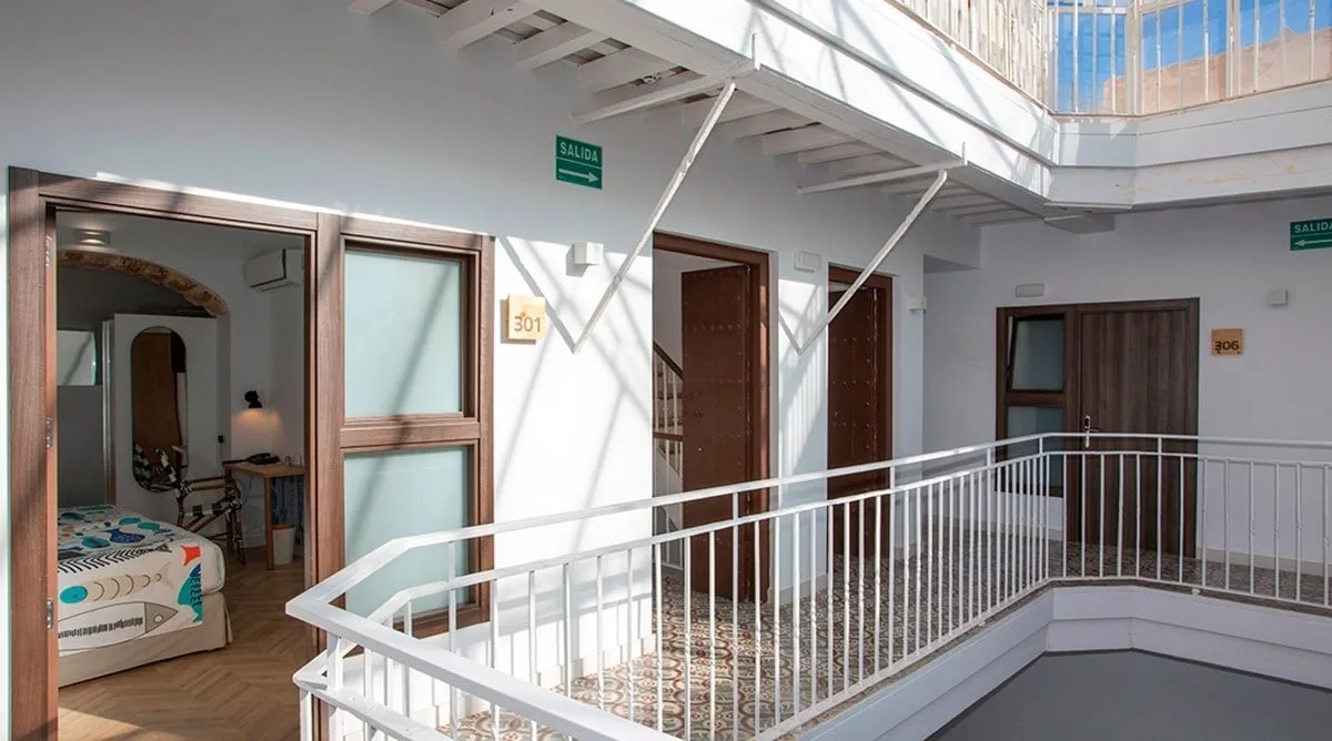 Casual con Duende Cádiz — กาดิซ
