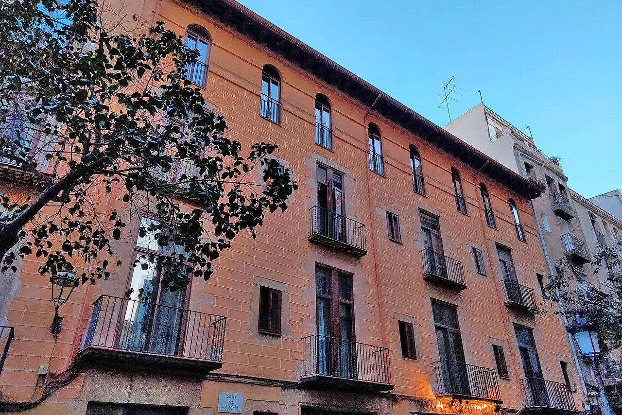 Catalonia Born — rooms and atmosphere