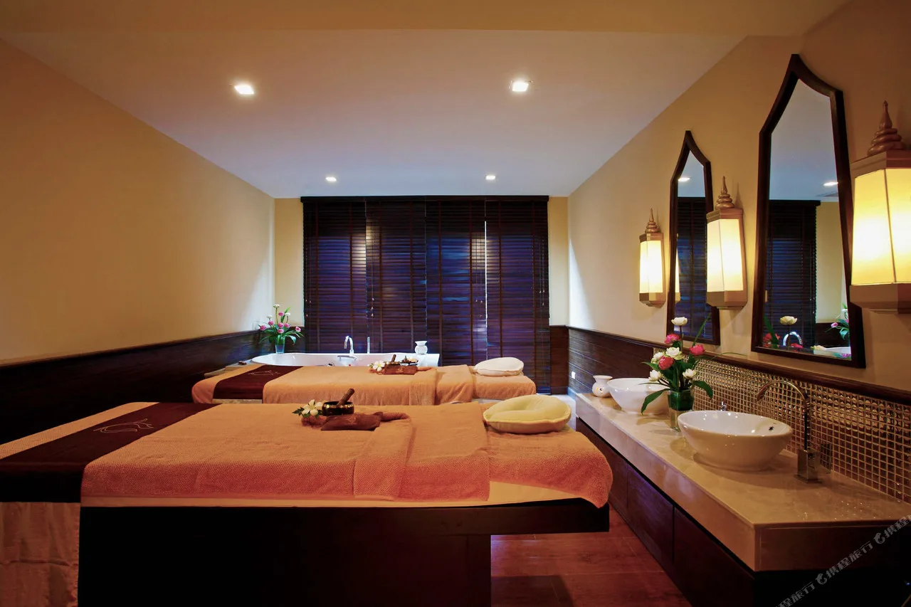 Centara Anda Dhevi Resort & Spa Krabi — rooms and atmosphere