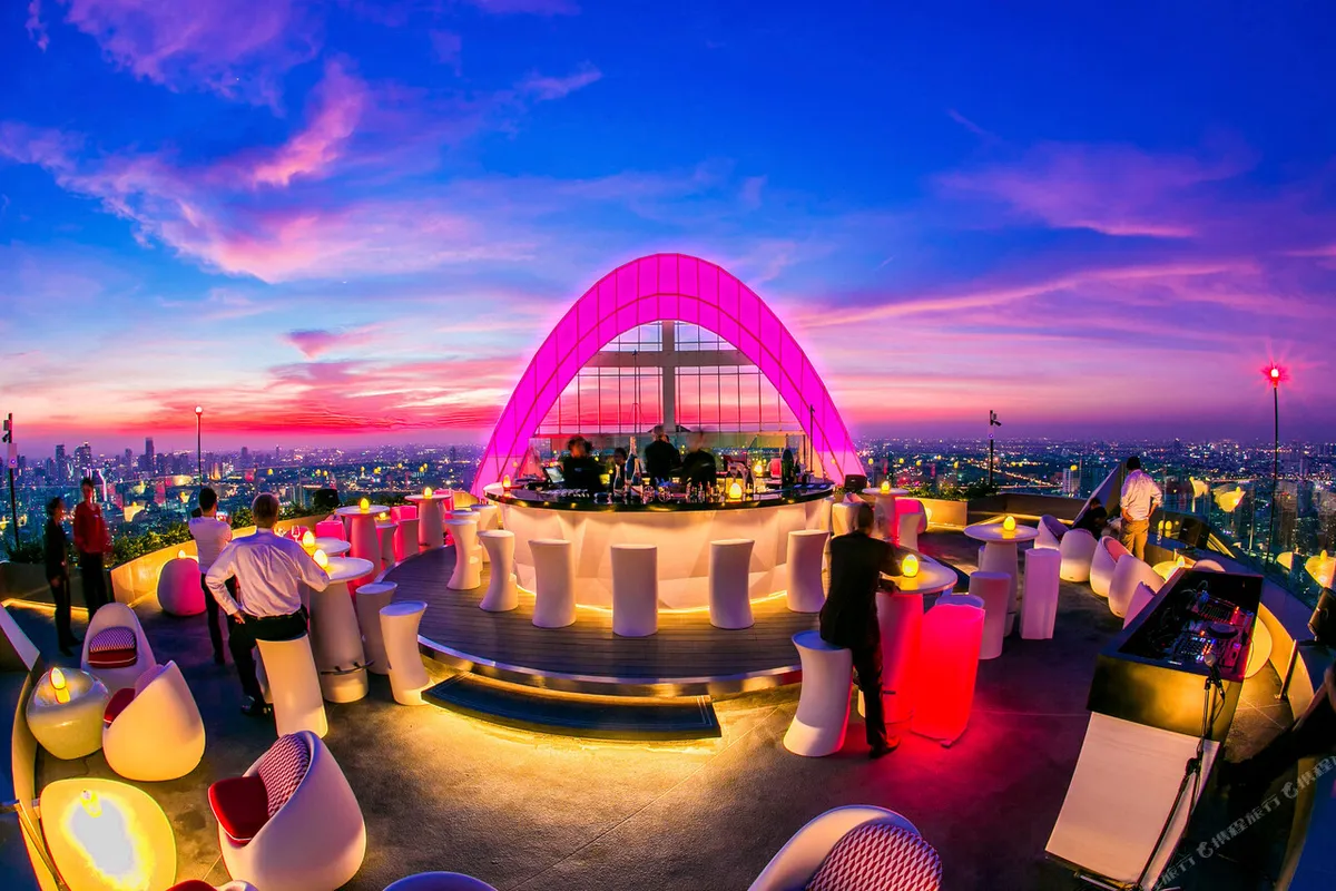 Centara Grand at CentralWorld — rooms and atmosphere