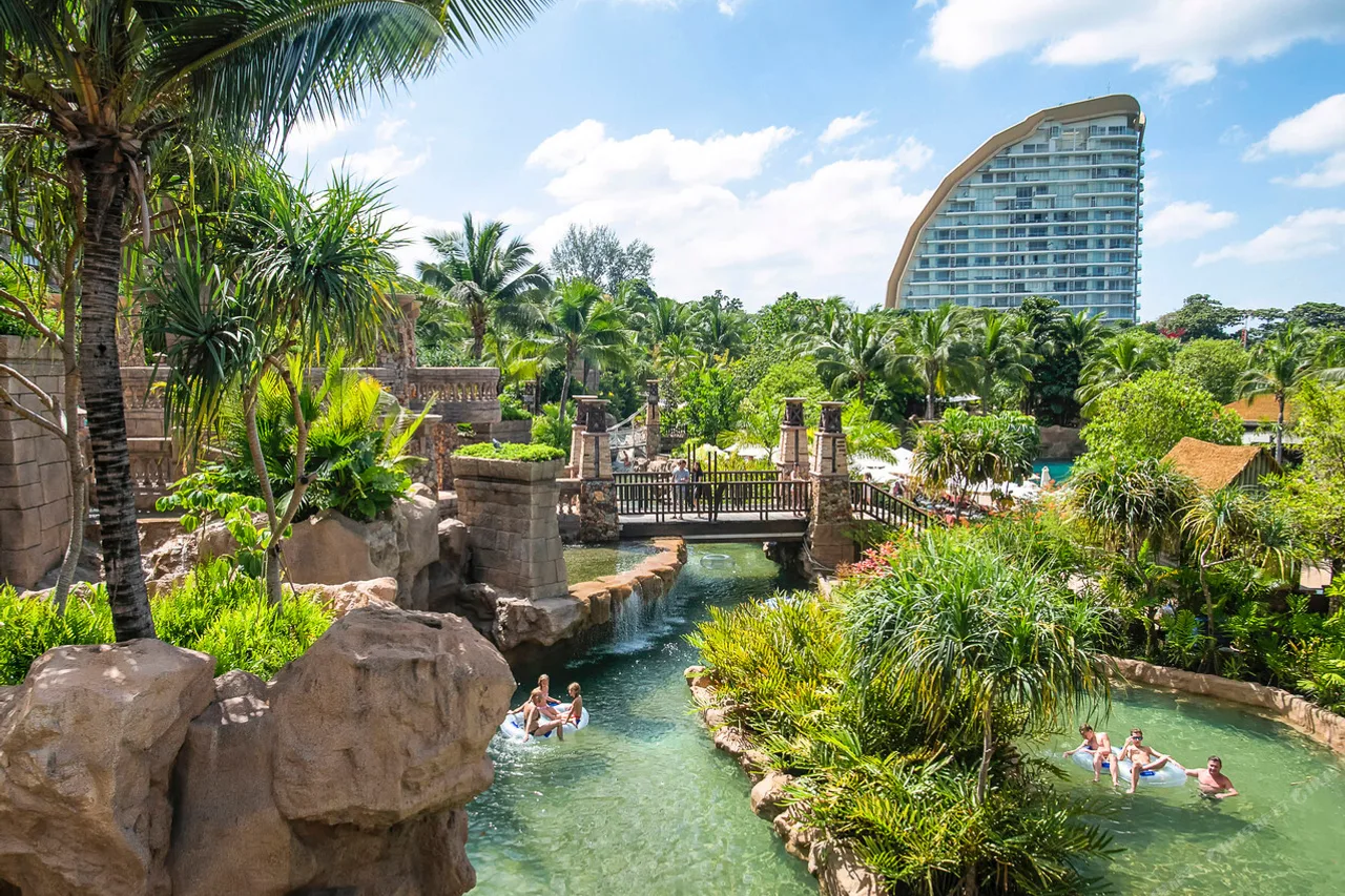 Centara Grand Mirage Beach Resort Pattaya — rooms and atmosphere