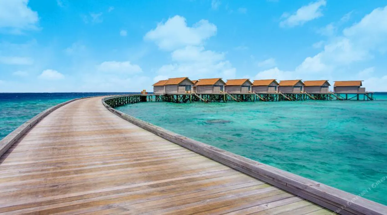 Centara Ras Fushi Resort & Spa Maldives — rooms and atmosphere