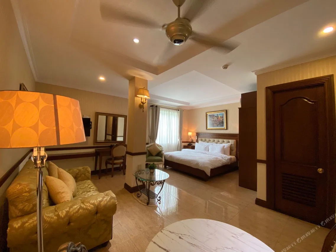 Central Hotel & Residences Saigon — rooms and atmosphere